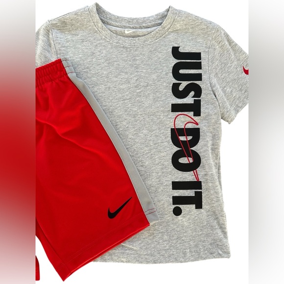 *New* Nike Gray Short Sleeve Logo Tee & Red Shorts 2 Piece Set Boys Size 7 - Picture 3 of 3